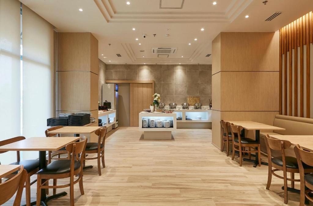 Wishton Hotel Rangum Exterior foto